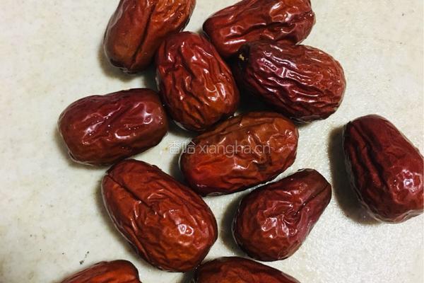 苹果 梨红枣枸杞黑糖姜茶的做法图解5