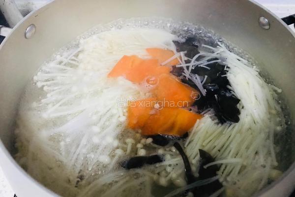 凉拌木耳金针菇的做法图解4