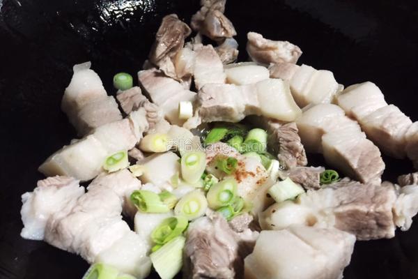 红烧肉炖土豆酸菜的做法图解5