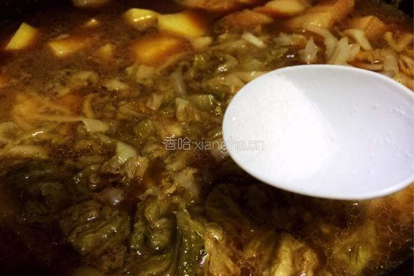 红烧肉炖土豆酸菜的做法图解9