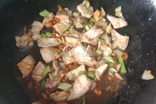 辣椒炒肉的做法图解2