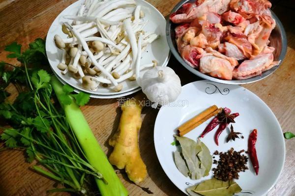 茶树菇炖鸡的做法图解1