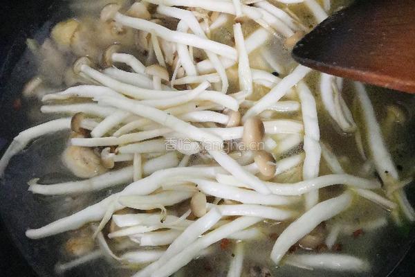 茶树菇炖鸡的做法图解11