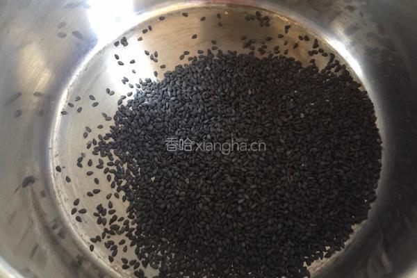 黑芝麻戚风蛋糕的做法图解2