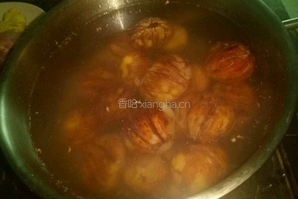 板栗排骨汤的做法图解3