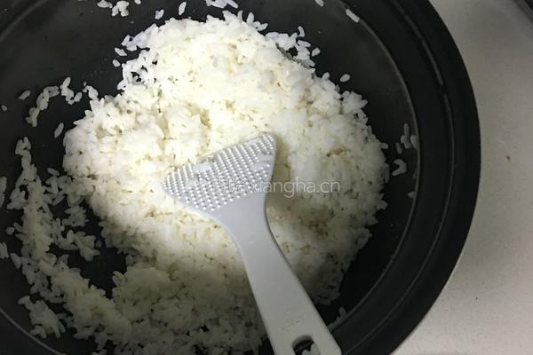 蛋炒饭的做法图解1
