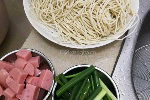 葱油拌面简单易学的做法图解1