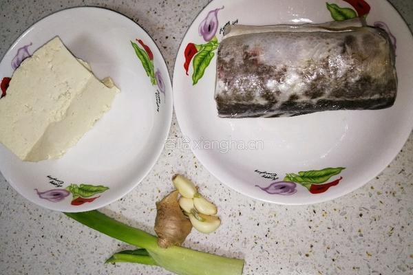 鳕鱼炖豆腐的做法图解1