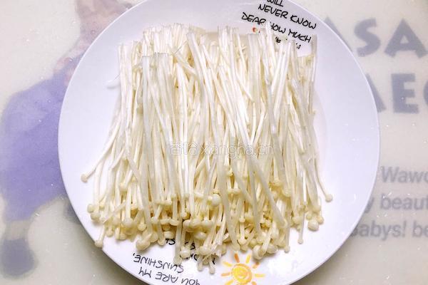 剁椒金针菇的做法图解1