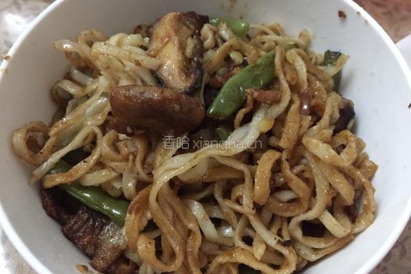 豆角土豆蘑菇肉焖面的做法图解6