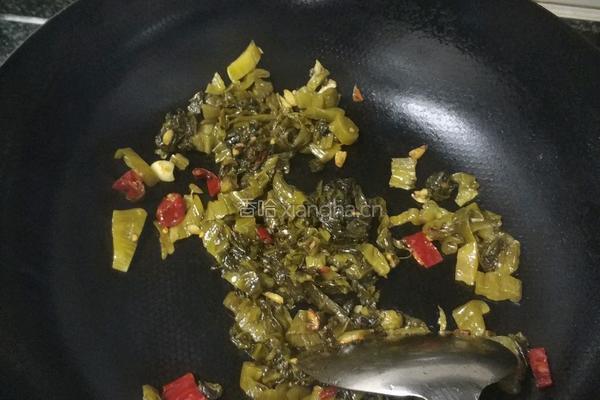 酸菜粉丝汤的做法图解2