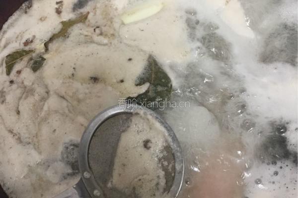 大骨酸菜粉条的做法图解3