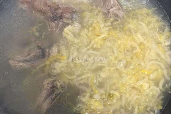 大骨酸菜粉条的做法图解5