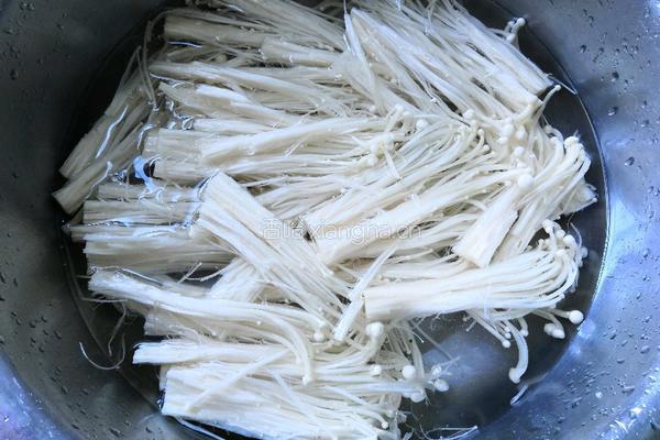 金针菇豆腐汤的做法图解6