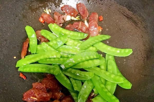 荷兰豆炒腊肠的做法图解12