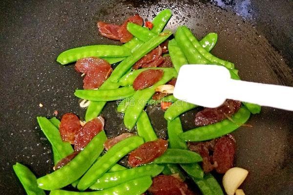 荷兰豆炒腊肠的做法图解14