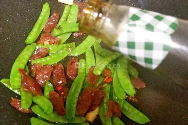 荷兰豆炒腊肠的做法图解15