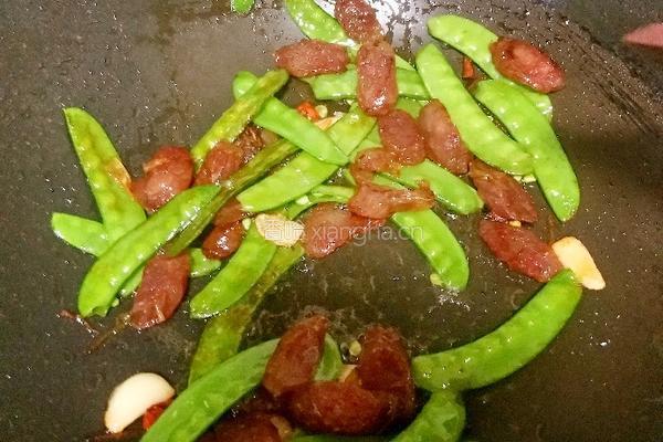 荷兰豆炒腊肠的做法图解16