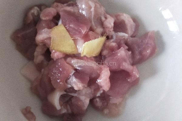 菜花炒肉的做法图解1