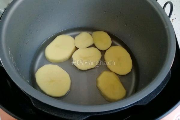 土豆沙拉圣诞树的做法图解1