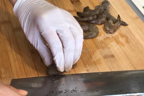劲葱劲蒜鲜虾粉丝煲的做法图解1