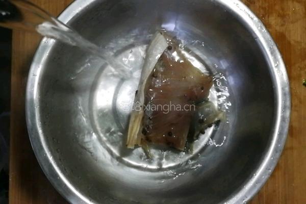 老豆腐蒸咸草鱼的做法图解1