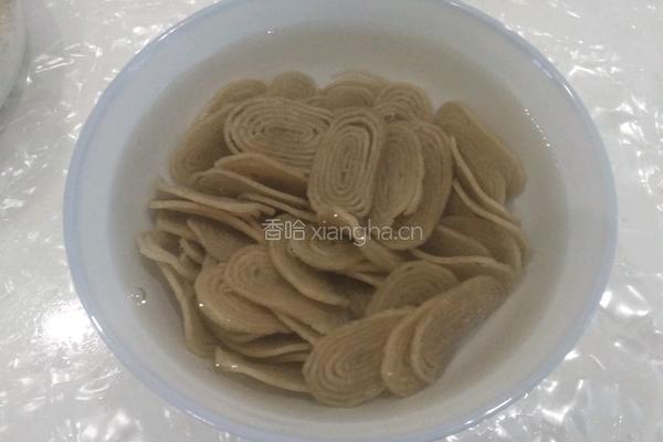 凉拌鱼丝的做法图解2