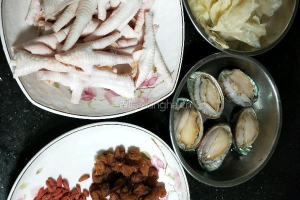 花胶鲍鱼鸡脚汤的做法图解1