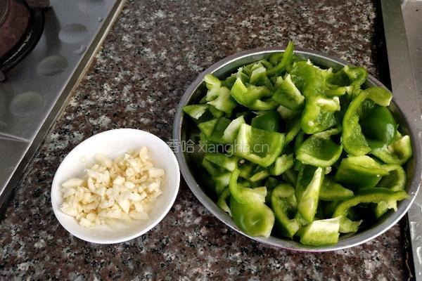 肉片炒圆椒的做法图解3