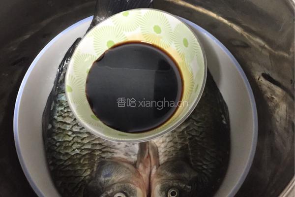 清蒸鲫鱼的做法图解3