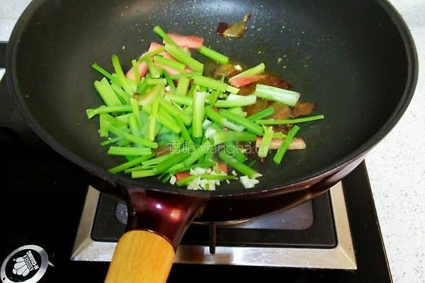 腊肉炒芹菜的做法图解5