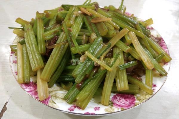 芹菜炒粉条儿的做法图解9