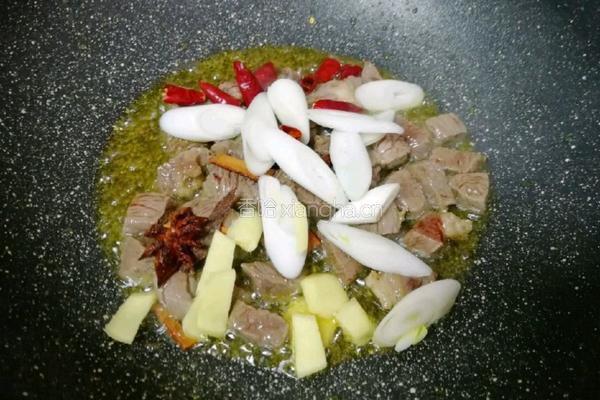 土豆烧牛肉的做法图解3