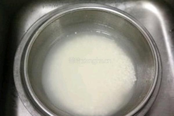 紫薯粥的做法图解1