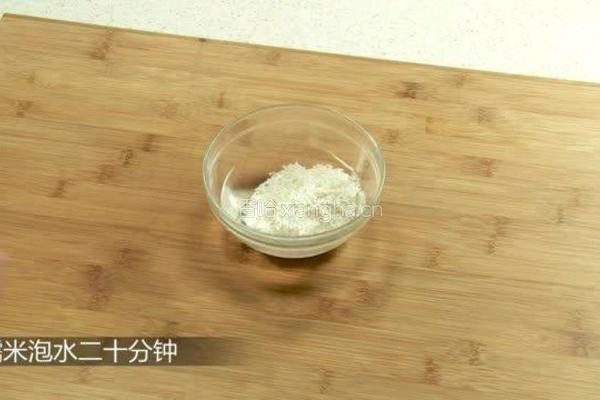 百合薏仁粥的做法图解2