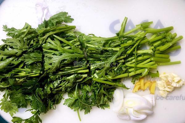 清炒茼蒿的做法图解1
