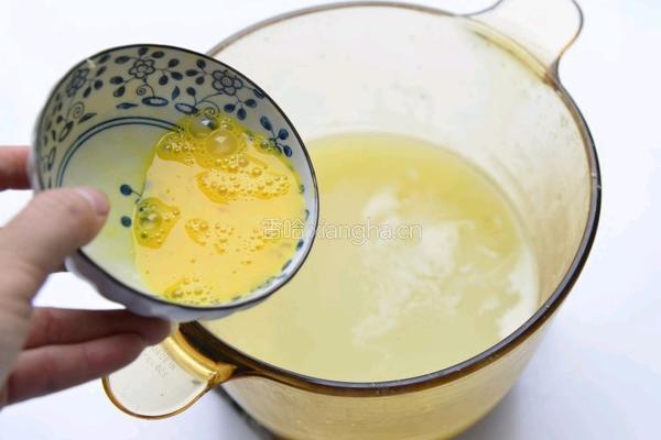 小米鸡蛋粥的做法图解3