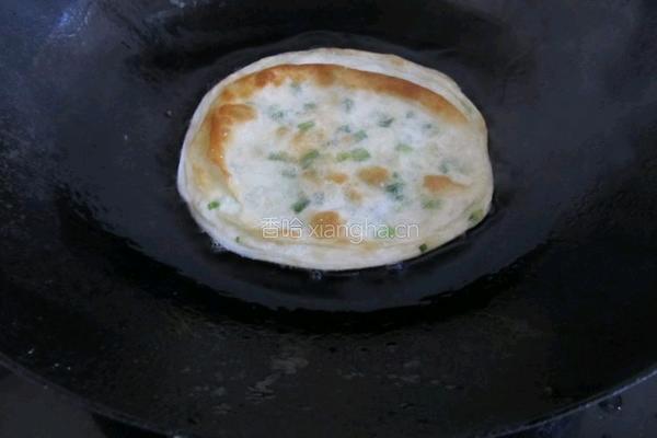 饺子皮葱油饼的做法图解6