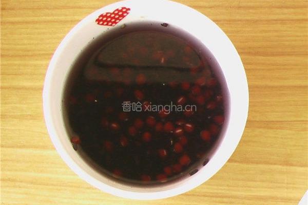 黑米红豆苹果粥的做法图解1