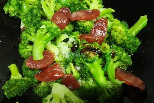 西兰花炒腊肠的做法图解8