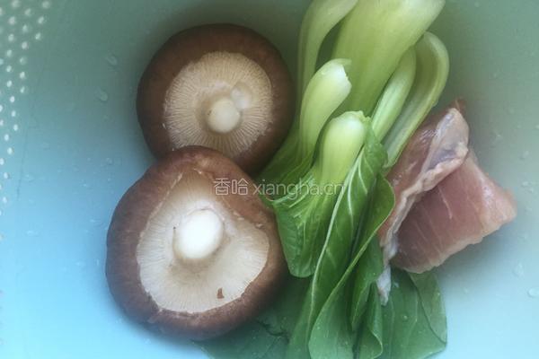 皮蛋瘦肉粥的做法图解2