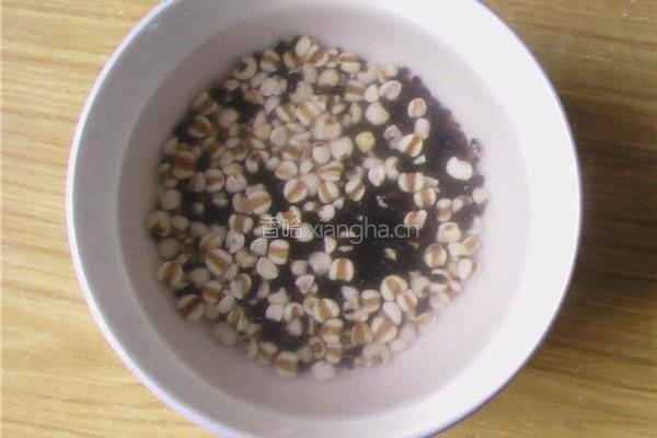 红薯杂粮粥的做法图解1