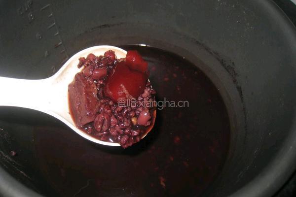 黑米红豆红枣粥的做法图解4
