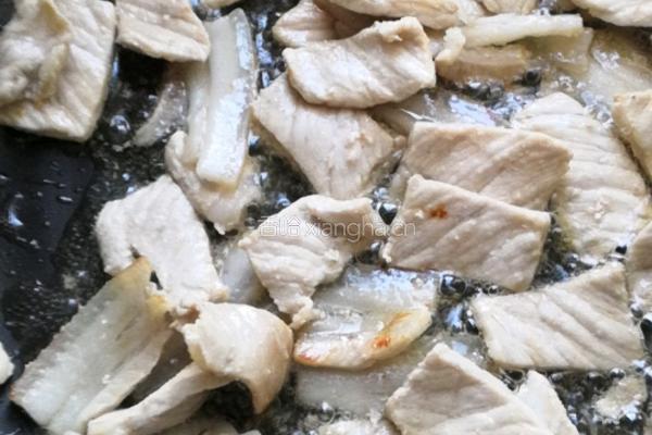 白菜炒肉的做法图解5