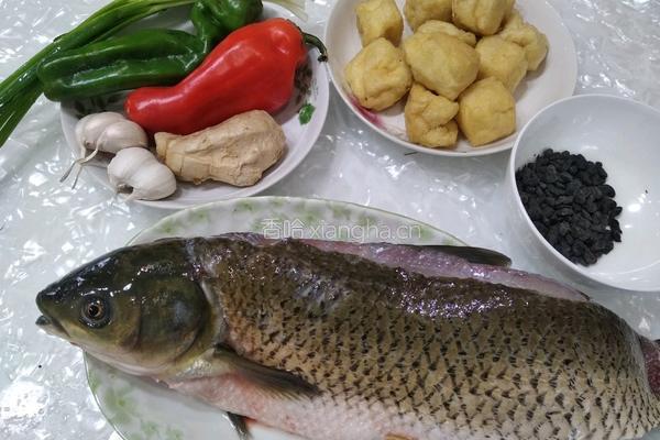 豆豉酱汁红烧草鱼块的做法图解1