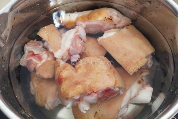 电饭煲花生猪蹄的做法图解2