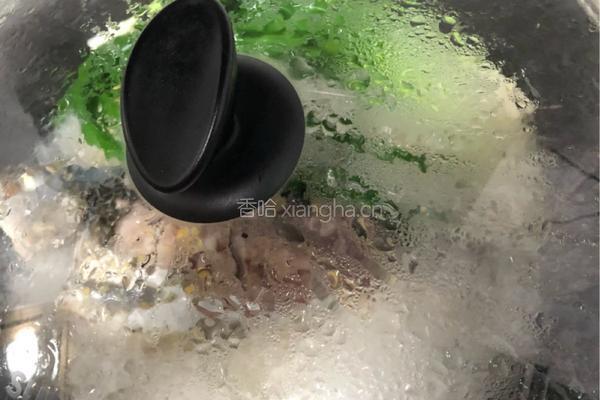 奶白鲫鱼汤的做法图解3