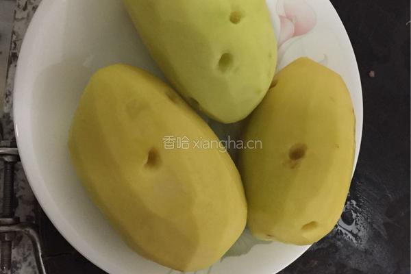 拔丝土豆的做法图解1