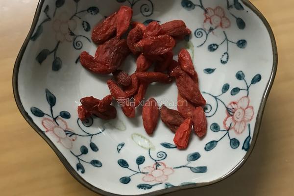 红枣银耳莲子羹的做法图解3