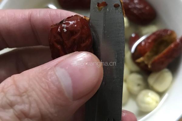 红枣银耳莲子羹的做法图解6